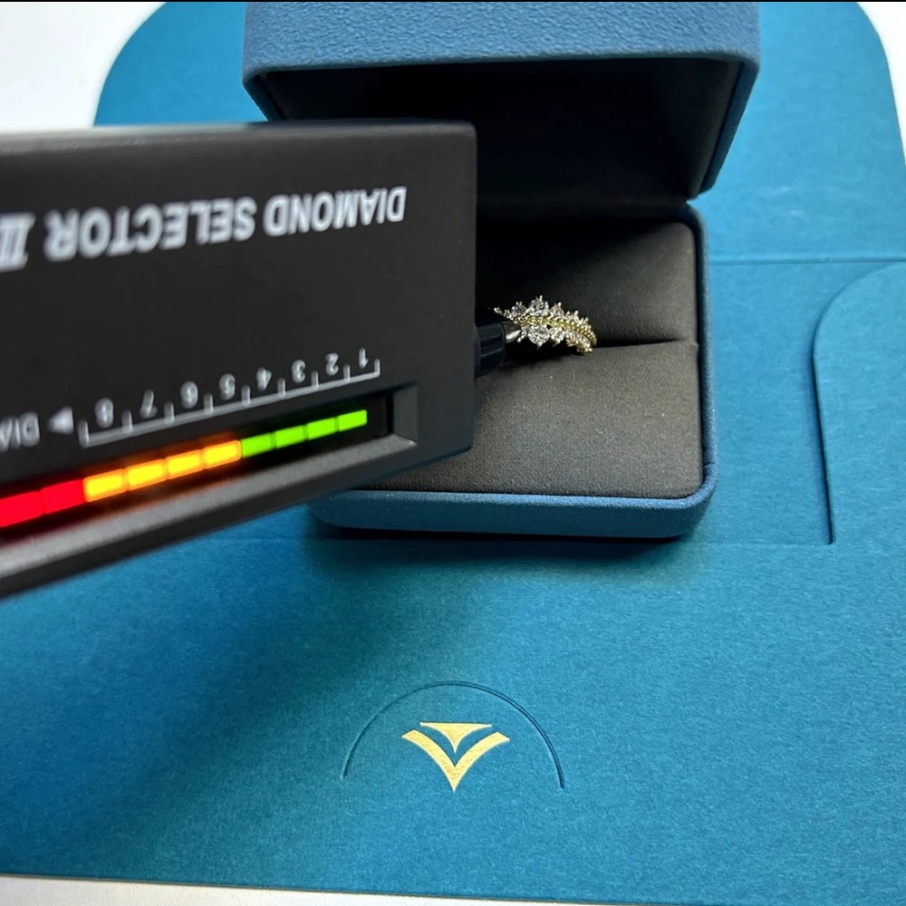 Brilliant Cut Diamond Wedding band in approximately 0.85 tcw. In 14 kt gold plat - Picture 10 of 13